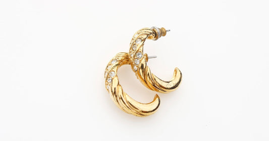 Best Hoop Earrings For Sensitive Ears: Materials, Styles & Expert Tips