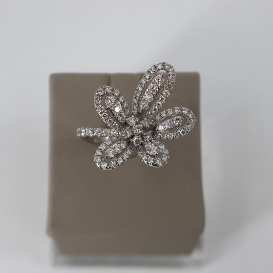 18KW 1.65CTW 104 ROUND DIAMOND PETALS DAISY RING DRCD6131