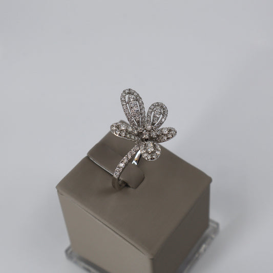 18KW 1.65CTW 104 ROUND DIAMOND PETALS DAISY RING DRCD6131