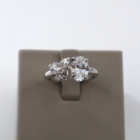 LAB GROWN 14KW 1.51 OVAL DIAMOND EVVS2 / 1.52 HEART SHAPED DIAMOND RING LABDRCD819