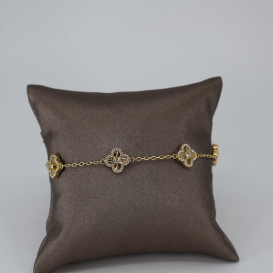 LAB GROWN 18KY 1.50CTW 250 ROUND DIAMONDS 5 ETCHED CLOVER STATION BRACELET LABDB0129