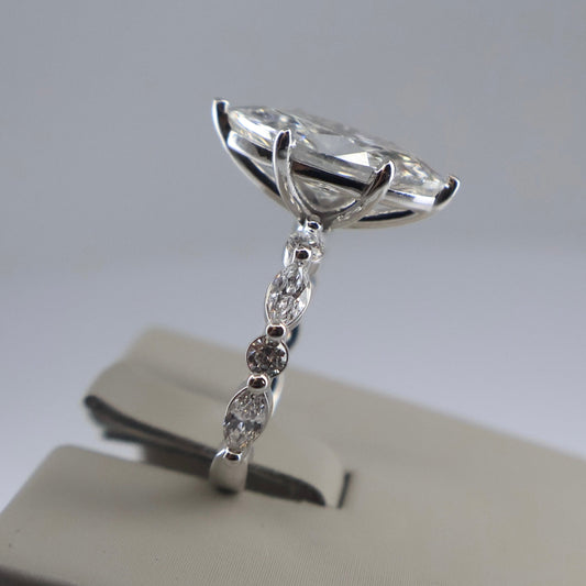 LABGROWN 14KW 4.02CT F/VS1 MARQUISE (IGI CERTIFIED) WITH 4 ROUND AND 4 MARQUISE DIAMONDS .72CTW LABDRCD797