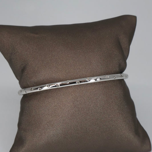 18KW 17 ROUND .25CTW BEZEL SET DIAMOND BANGLE DB8589