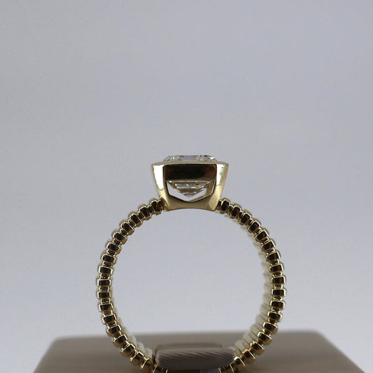 LAB GROWN 14KY EMERALD CUT 3.02CT F/VS1 (IGI CERTIFIED) PLEATED BEZEL SET CIGAR BAND RING LABDRCD836