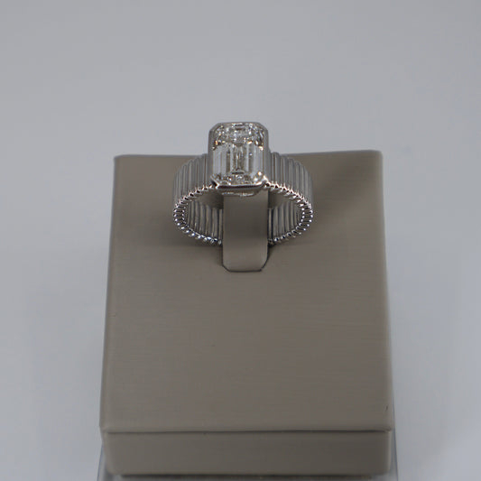 LAB GROWN 14KW EMERALD CUT 3.08 DIAMOND / EVS1 PLEATED BEZEL SET CIVEND RING LABDRCD814