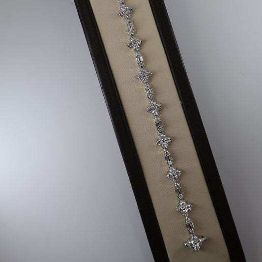 18KW 3.01 CTW 84 ROUND DIAMOND / .35CTW 26 BAGGUETTE DIAMOND CLOVER BRACELET  DB9425