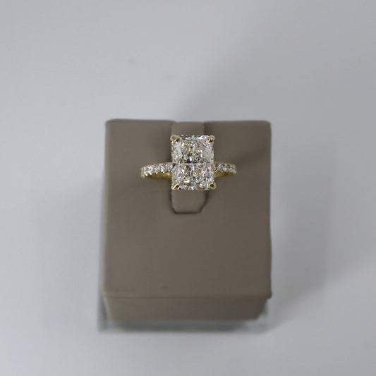LAB GROWN 18KY HIDDEN HALO DIAMOND RING 4.01CT RADIANT E/VS1 (IGI CERTIFIED) WITH 42 ROUND DIAMOND .62CTW ON SIDES LABDRCD873