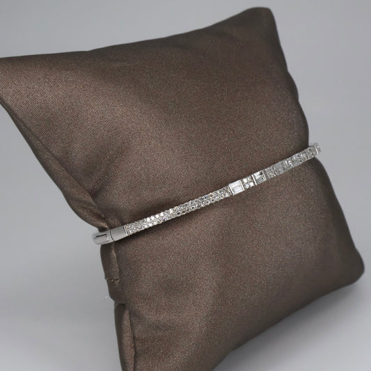 18KW .45CTW 108 ROUND DIAMONDS / .29CTW 12 BAGUETTE DIAMOND BANGLE  DB9423