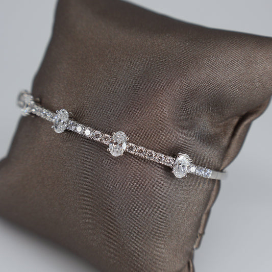 LAB GROWN 14KW 1.20CTW 26 ROUND DIAMOND AND 2.03CTW 5 OVAL DIAMOND FLEXIBALE BANGLE LABDB0158