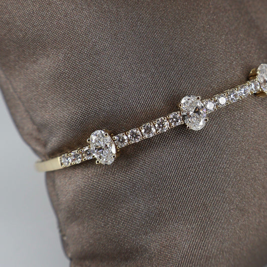 LAB GROWN 14KY 1.20CTW 26 ROUND DIAMOND AND 2.03CTW 5 OVAL DIAMOND FLEXIABLE BANGLE LABDB0159