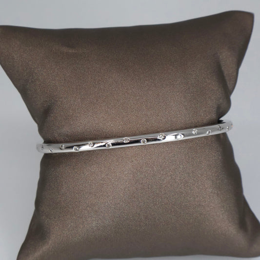 18KW 17 ROUND .25CTW BEZEL SET DIAMOND BANGLE DB8589