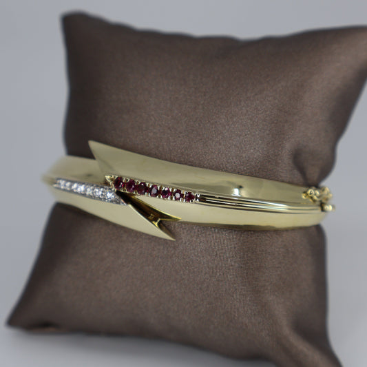 14K Yellow Gold Heavy Bangle Round Diamonds in Zig-Zag Design OTC11616