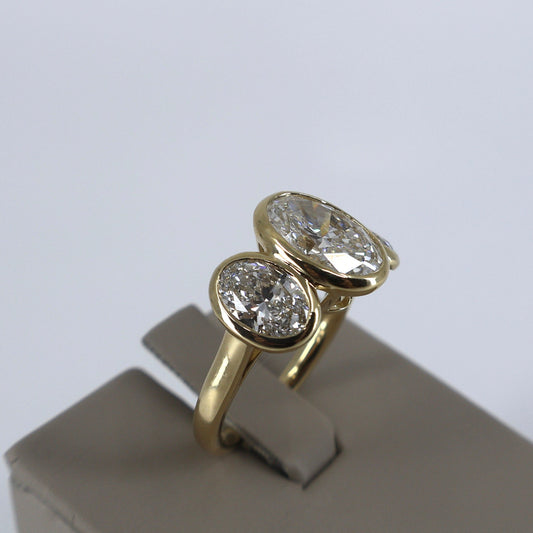 LAB GROWN 14KY 2.63 FVS1 OVAL CENTER DIAMOND  WITH 2.03CTW OVAL DIAMONDS ON EACH SIDE BEZEL SET RING LABDRCD837